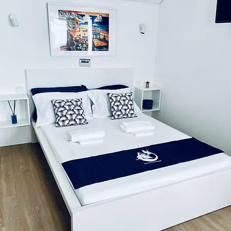Partenope Hostel And Suites Angra do Heroísmo Extérieur photo
