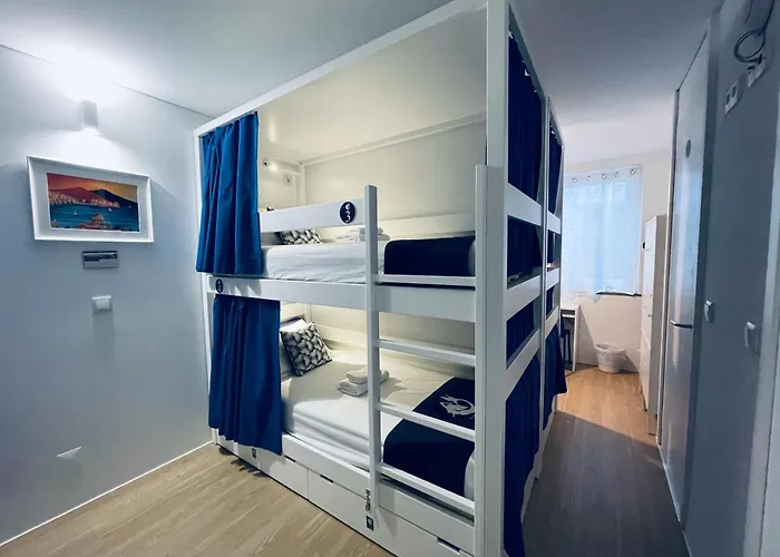 Partenope Hostel And Suites